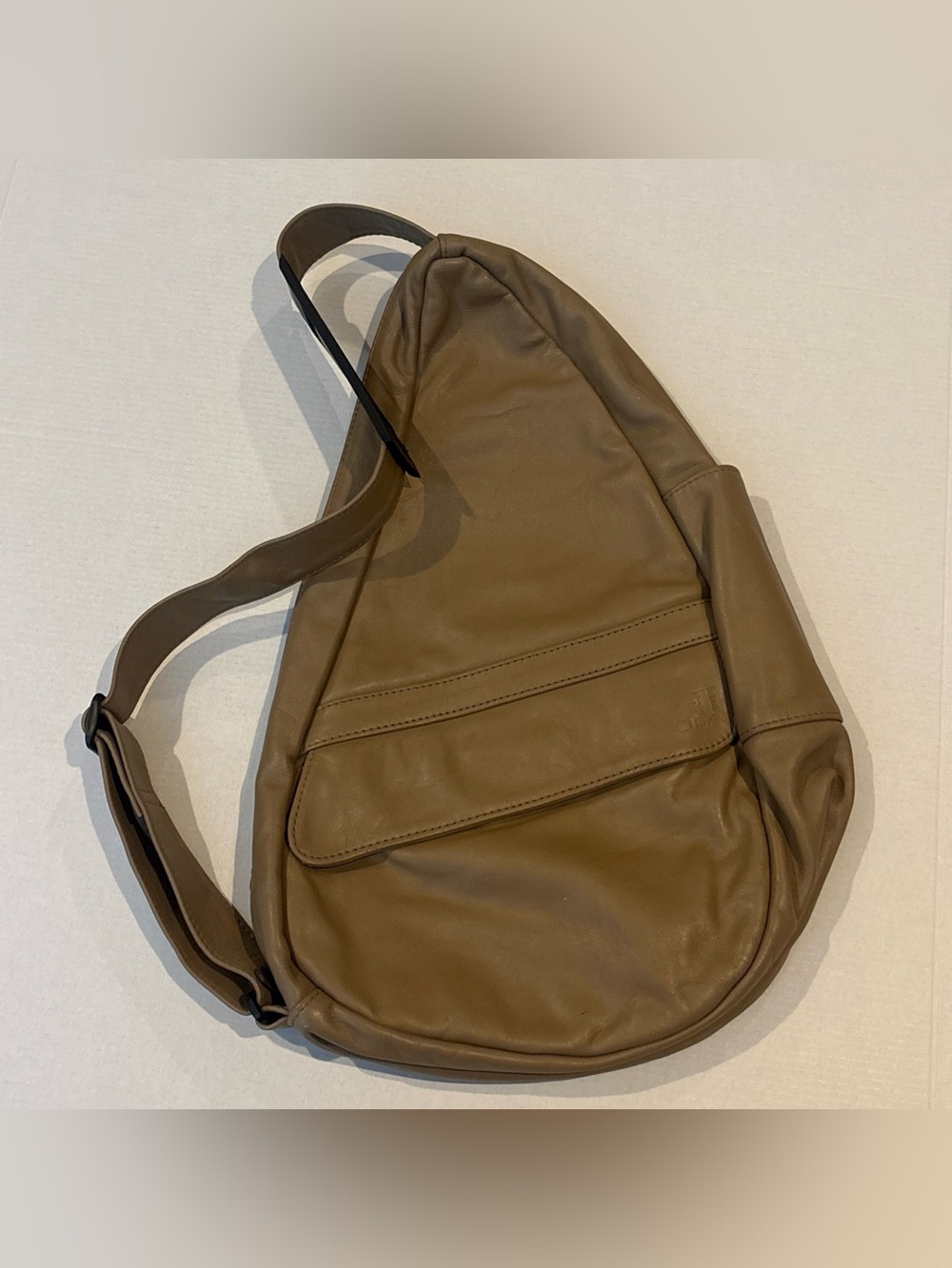 AMERIBAG 19" LEATHER HEALTHY BACK BAG TOTE® (MEDIUM) Tan Brown